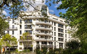 Yuna Porte-Maillot - ApartHotel